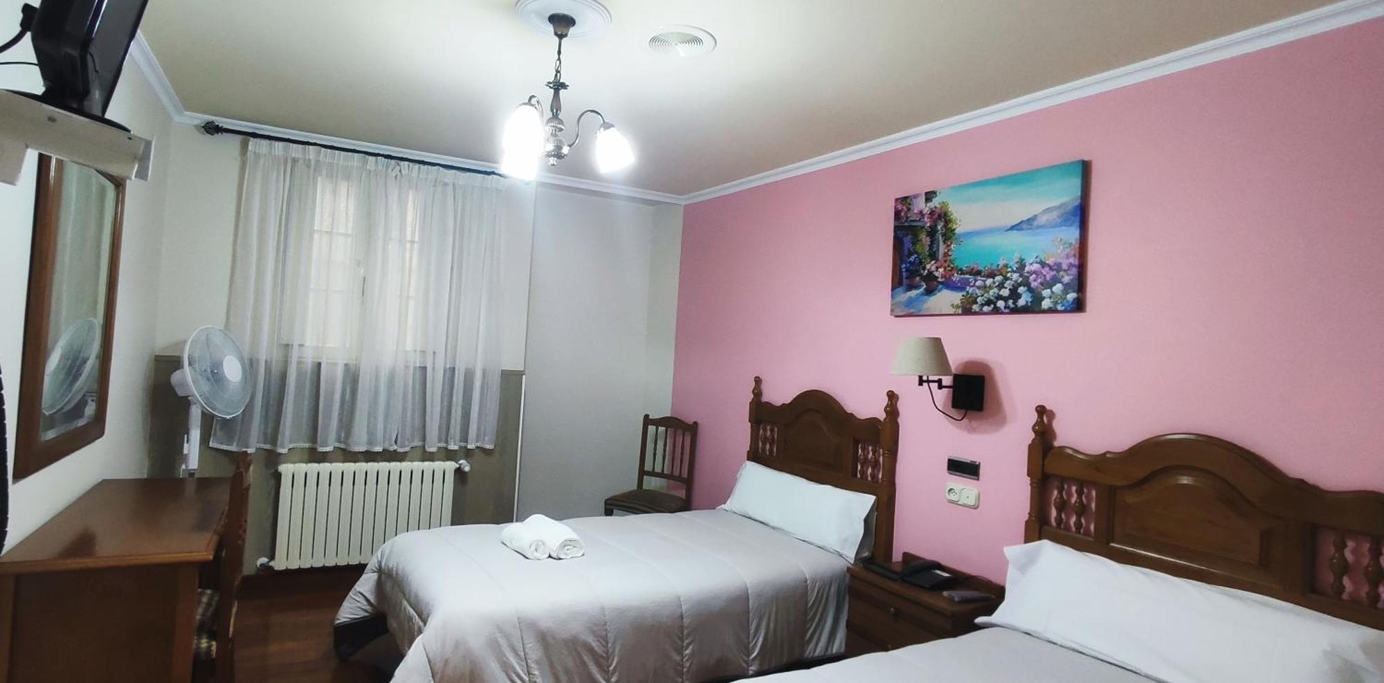 Pico Sacro I Hostal-Pension Santiago De Compostela Room photo