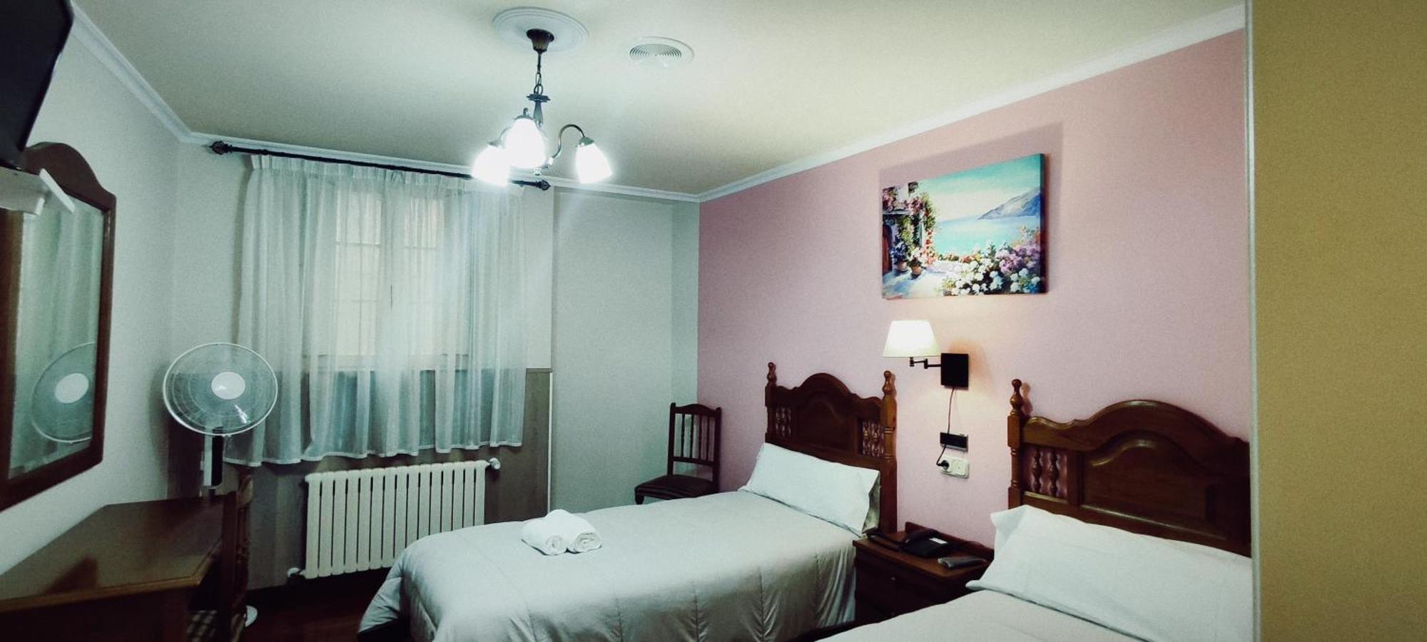 Pico Sacro I Hostal-Pension Santiago De Compostela Room photo
